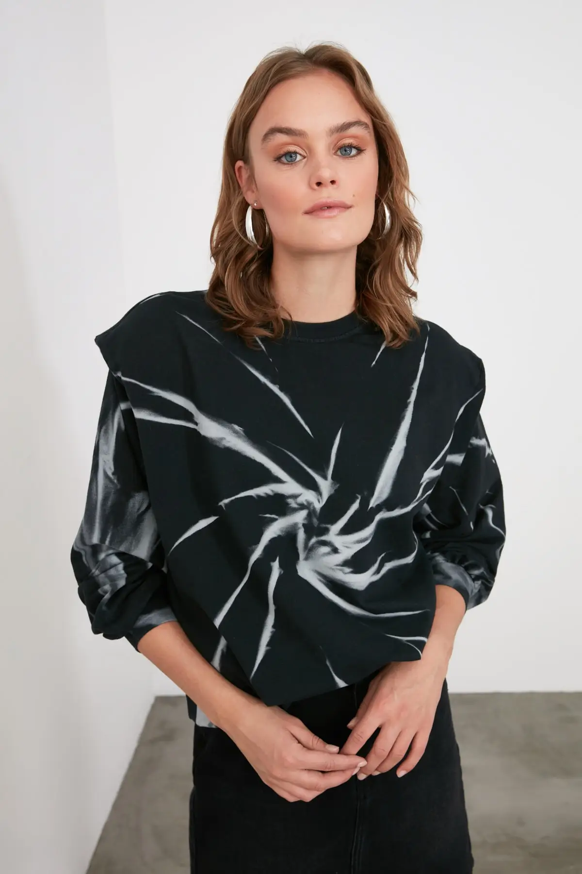 Trendyol Patterned and Shoulder Pads Knitted Sweatshirt TWOAW21SW1271 Trendyol Patterned and Shoulder Pads Knitted Sweatshirt TWOAW21SW1271