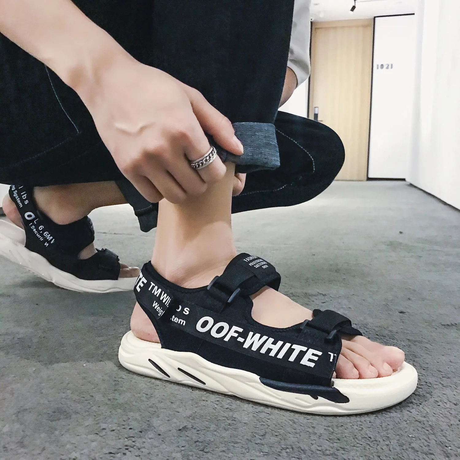 

Summer Sandals 2019 New Style MEN'S Casual Beach Shoes Trend of Fashion Sandals Network Infrared Wear Outdoor Slipper