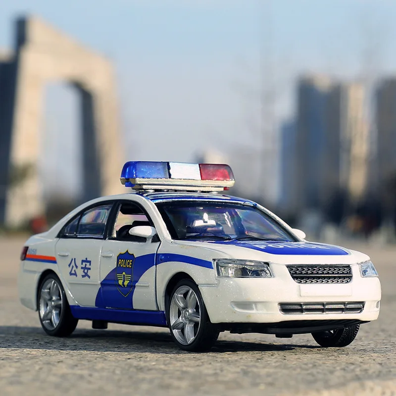 

Hot Sales cai li xin 1: 32 Beijing Police Car Alloy Car Model CHILDREN'S Toy 682
