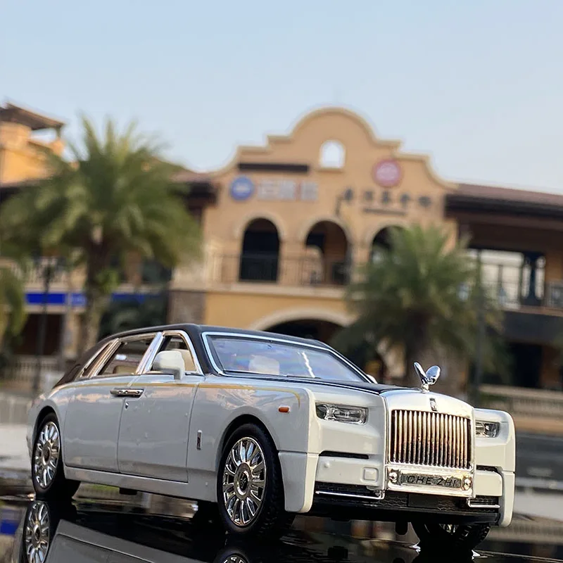 Модель автомобиля Rolls Royce Phantom из сплава 1:24 Литые и игрушечные транспортные