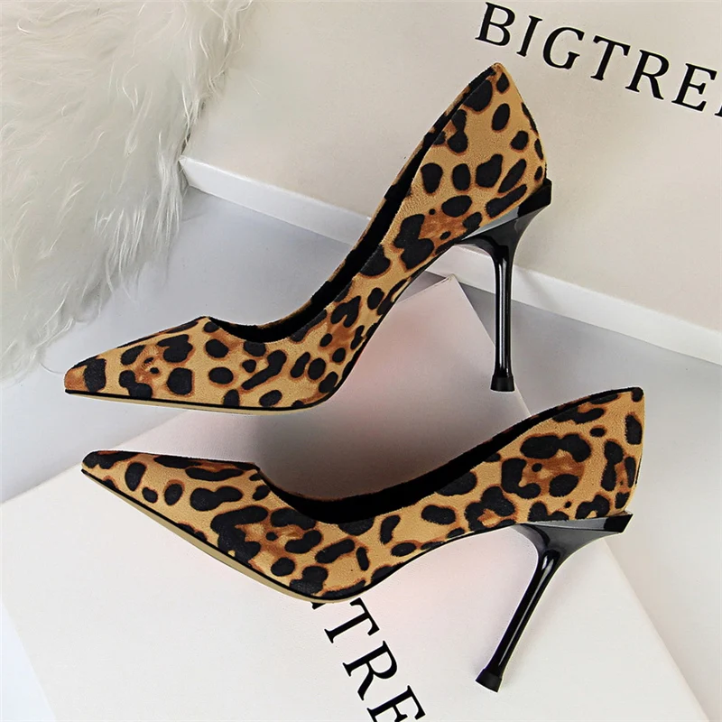 Весенние роскошные женские пикантные леопардовые туфли-лодочки на высоком каблуке 10 см; Tacones; винтажные замшевые туфли на высоком каблуке с принтом гепарда; обувь для вечеринок размера плюс