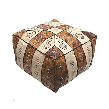 

Puff de Cuero de Forma Cuadrada, Mide 42 x42 x Altura 28 cm Aproximadamente. Modelo Egipcio y marroquí Hecho a Mano. Se envía
