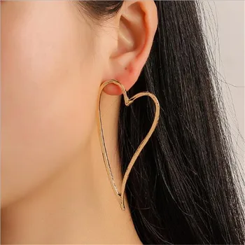 

New Fashion Hollow Geometry Earrings Heart Sweet Gold Love Earrings Dangle Earring Gift Jewelry Exaggerated Eardrop Punk