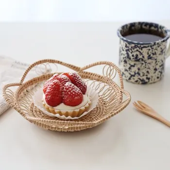

Rattan Bread Basket Petals Shape Hand-Woven Tea Tray With Handles For Serving Dinner Parties Coffee Breakfast