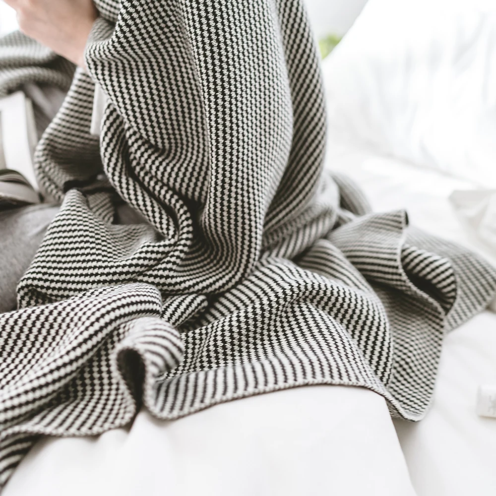 

Home Decorative 100% Cotton Striped Blankets with Lanter Balls Black and White Striped Blanket for Girls 52*63 Inch