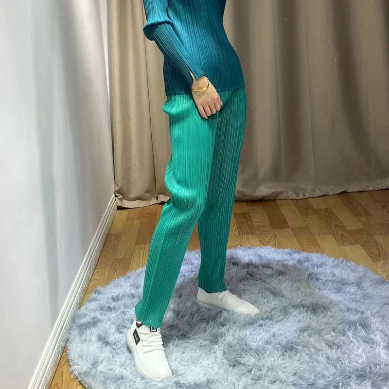 Miyake плиссированные базовые брюки со складками