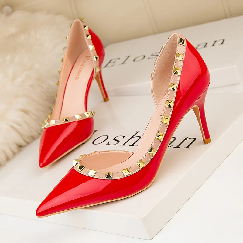 2022 Fashion Rivets Stiletto Women Pumps OL Office High Heel Ladies Shoes Sexy Side Cut-Outs Pointed Toe Red Wedding Shoes Woman