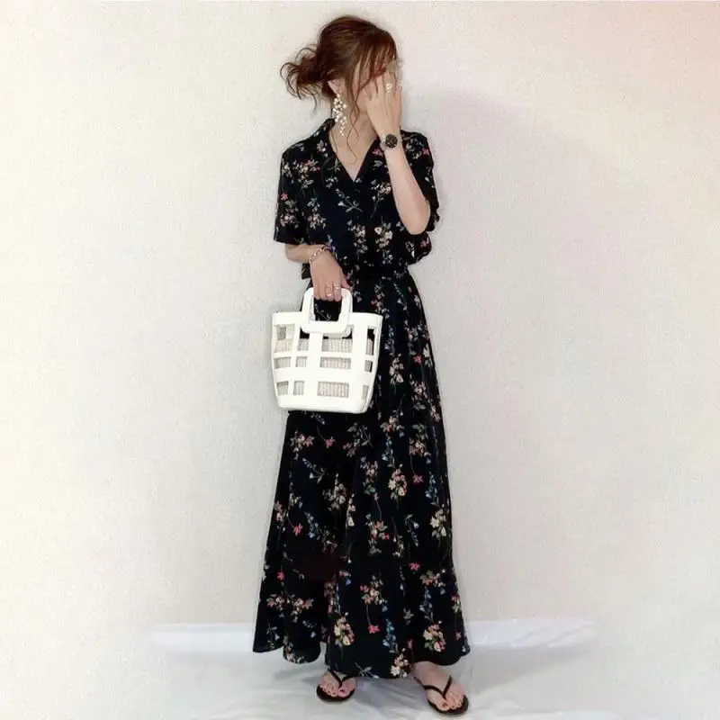 

2022 Summer New Japanese Simple Black Floral Elastic Waist Thinner V-neck Casual All-match Women Big Swing Dress Free Shipping