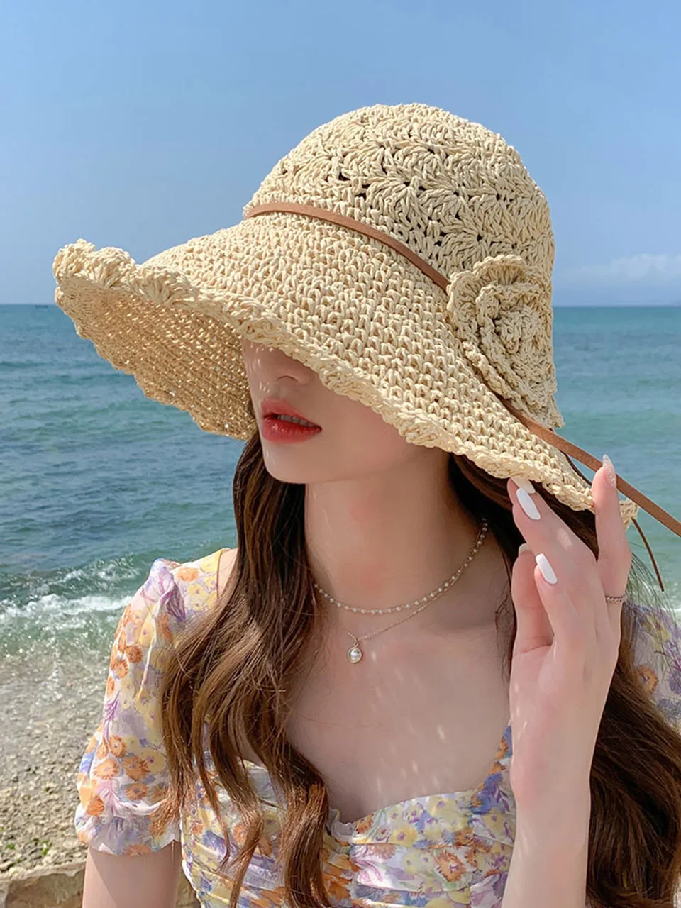 2021 di MODO di Estate delle Nuove Donne di Sun Benna berretto di pizzo beige Bowknot Fiori Nastro Piatto top Panama morbido Cappello di Paglia spiaggia_voghion.com