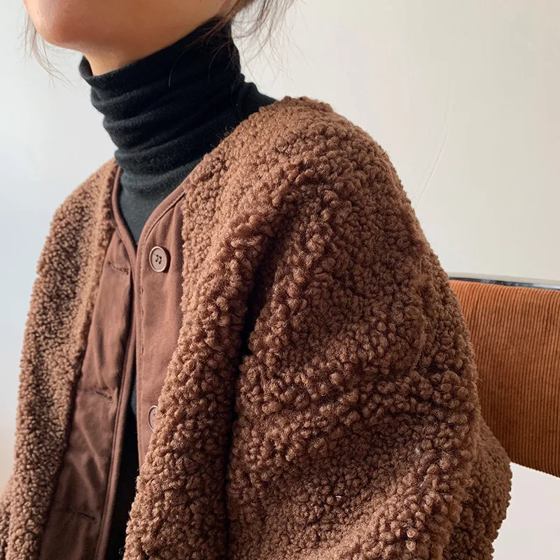 Зимние теплые однобортные женские свободные меховые короткие куртки