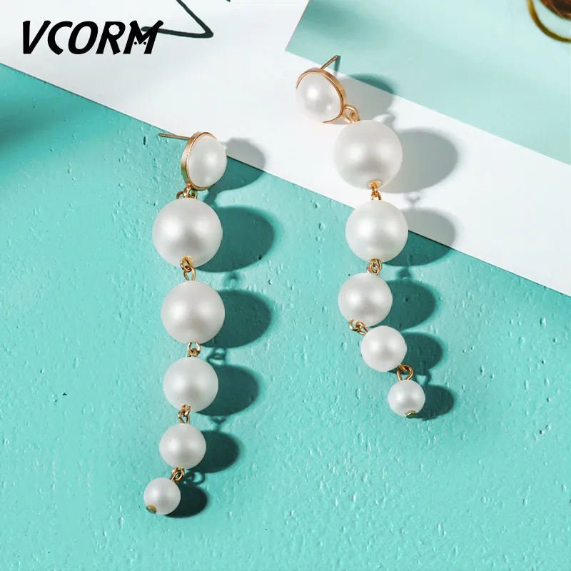 VCORM корейские классические длинные акриловые золотые Висячие серьги для женщин