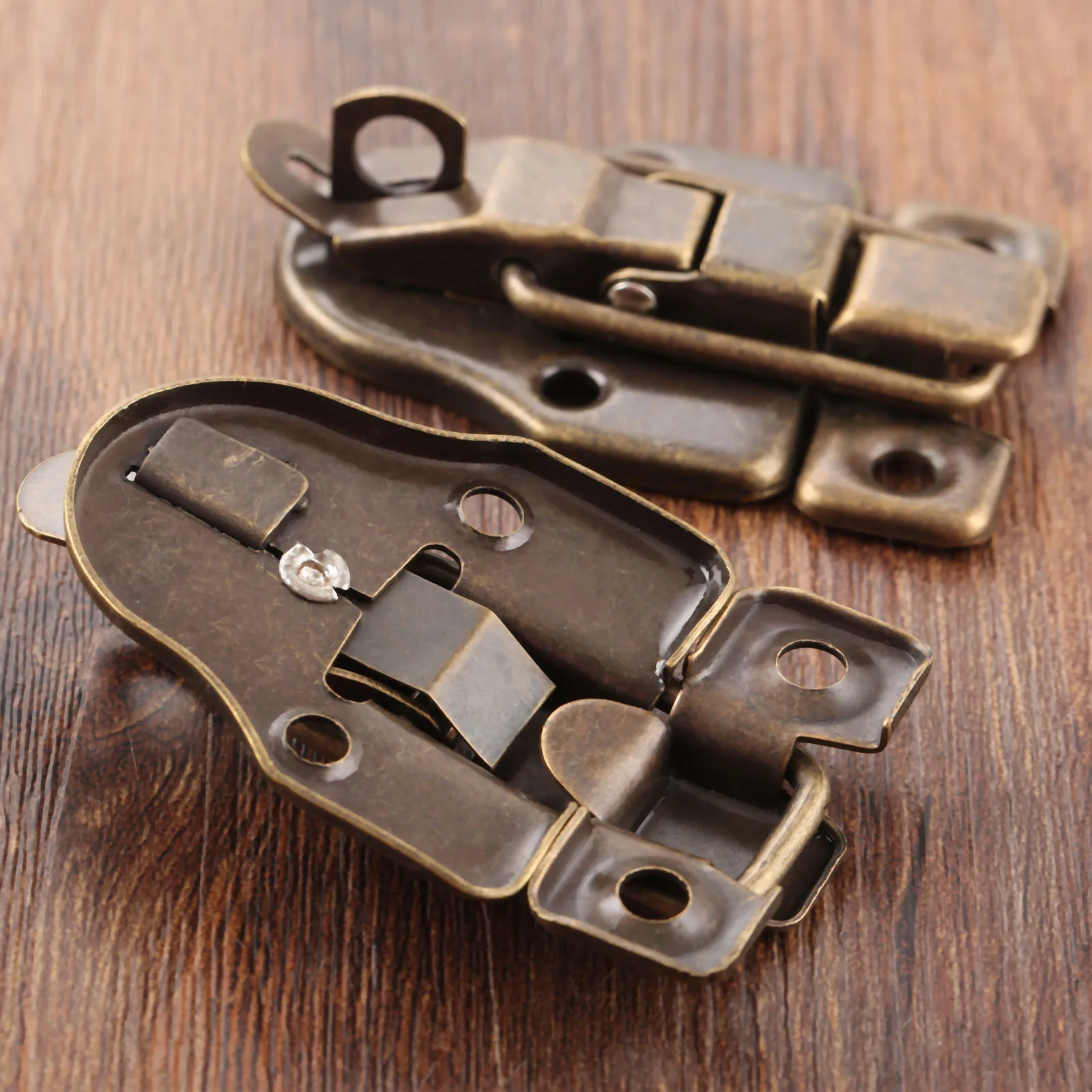Jewelry box hasps Decorative latches Furniture hardware 2pcs Antique Bronze Box Latch Hasps Decorative Drawer Suitcases Jewelry Wood Case Iron Buckle Clasp 59*40mm