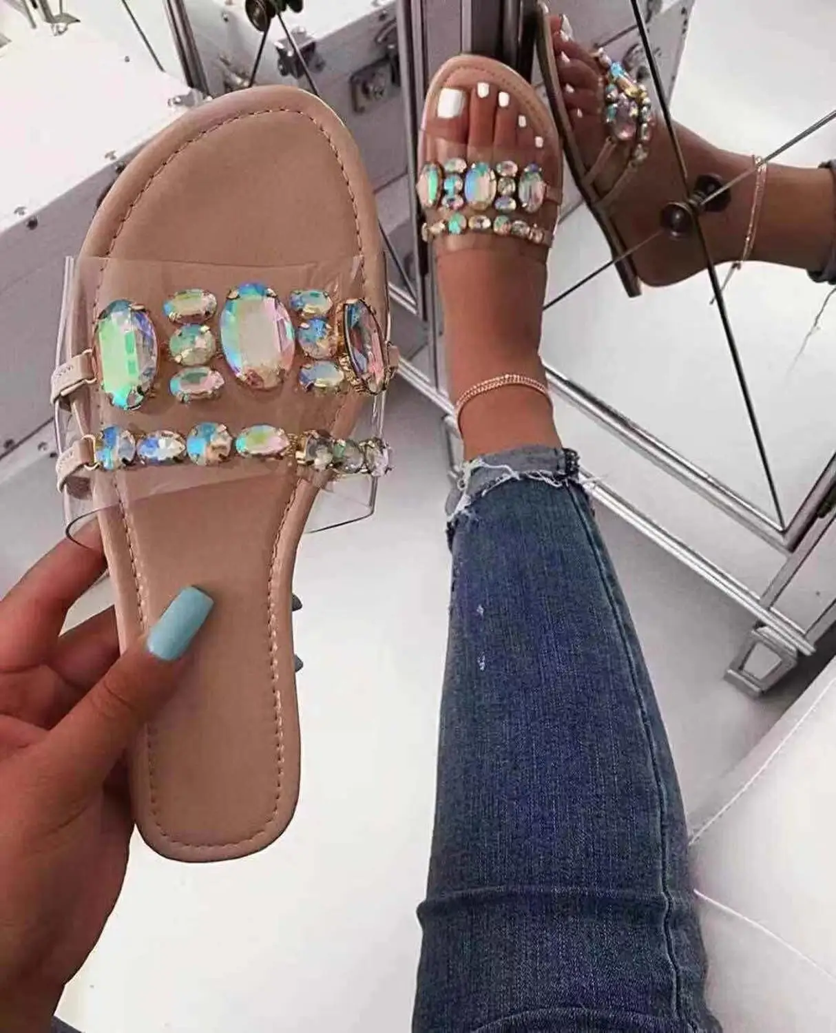 

Factory direct rhinestone bright female new acrylic beach shoes outdoor slippers wild fashion flat non-slip rubber slippers