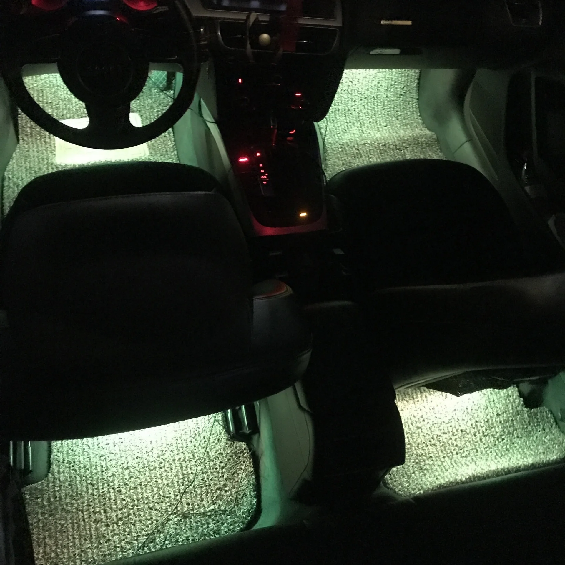 Автомобильный атмосферный светильник под dash светильник ing Kit 4 шт. 48 светодиодов со звуком активный беспроводной пульт дистанционного управления Автомобильное зарядное устройство