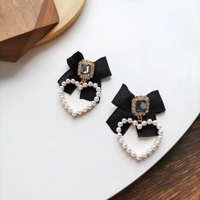 Korean Temperament Retro Rhinestone Bow Clip Earrings Black BowKnot Heart Shaped Pearls Clip on Earrings No Hole for Women Party ear clip earrings clip earrings ear clip