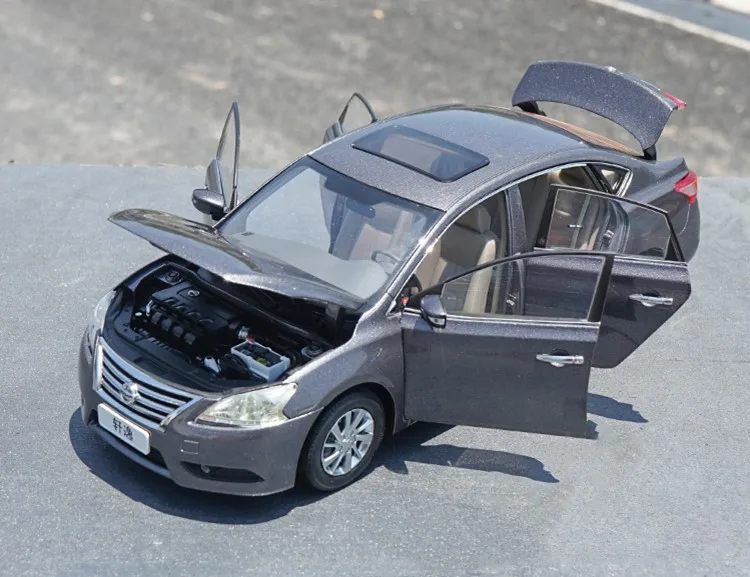 Оригинальная Заводская Подлинная модель автомобиля 1:18 NISSAN SYLPHY с небольшим