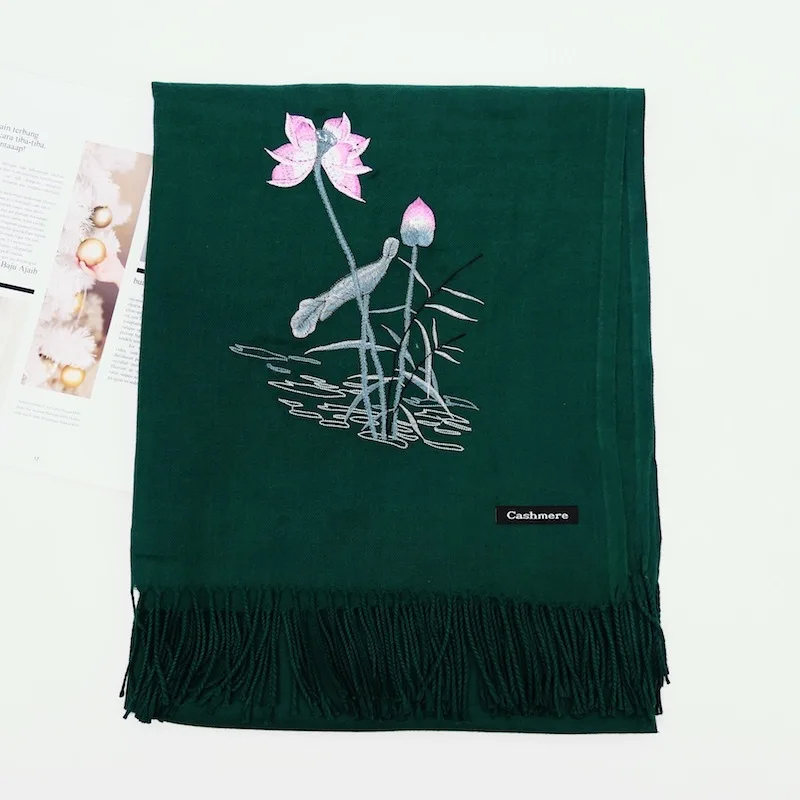 Зеленый Luxury Brand Scarf Thick Winter Women Scarf Warm Cashmere Lotus Embroidery Tassel Shawl Wrap Blanket Hijab Lady Scarf Pashmina - Цвет: Зеленый