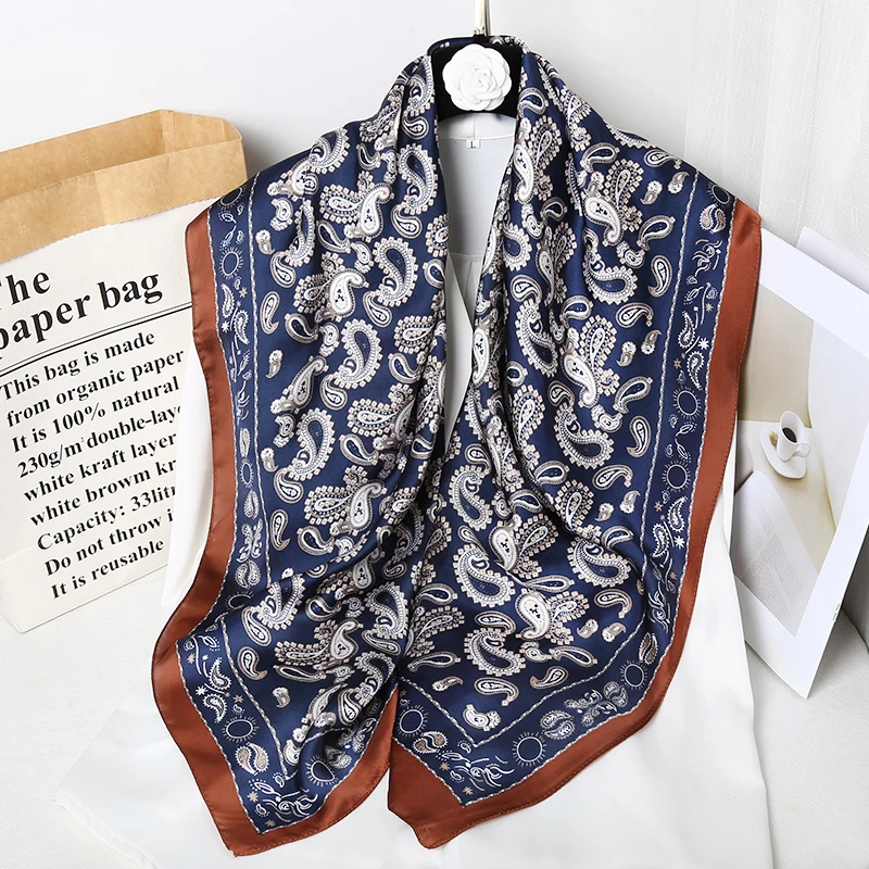 Рисунок 2 - Женский квадратный шарф с принтом пейсли