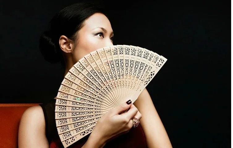 Genuine Product 8 Inches Fragrant Wood Burma Fragrant Eaglewood Fan Sunflower Wooden Craft's Fan Wedding Gift Return Punch Flowe