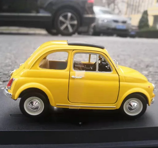Модель автомобиля Burago 1/24 Fiat 500 F(1965) подарок на день Святого Валентина| |