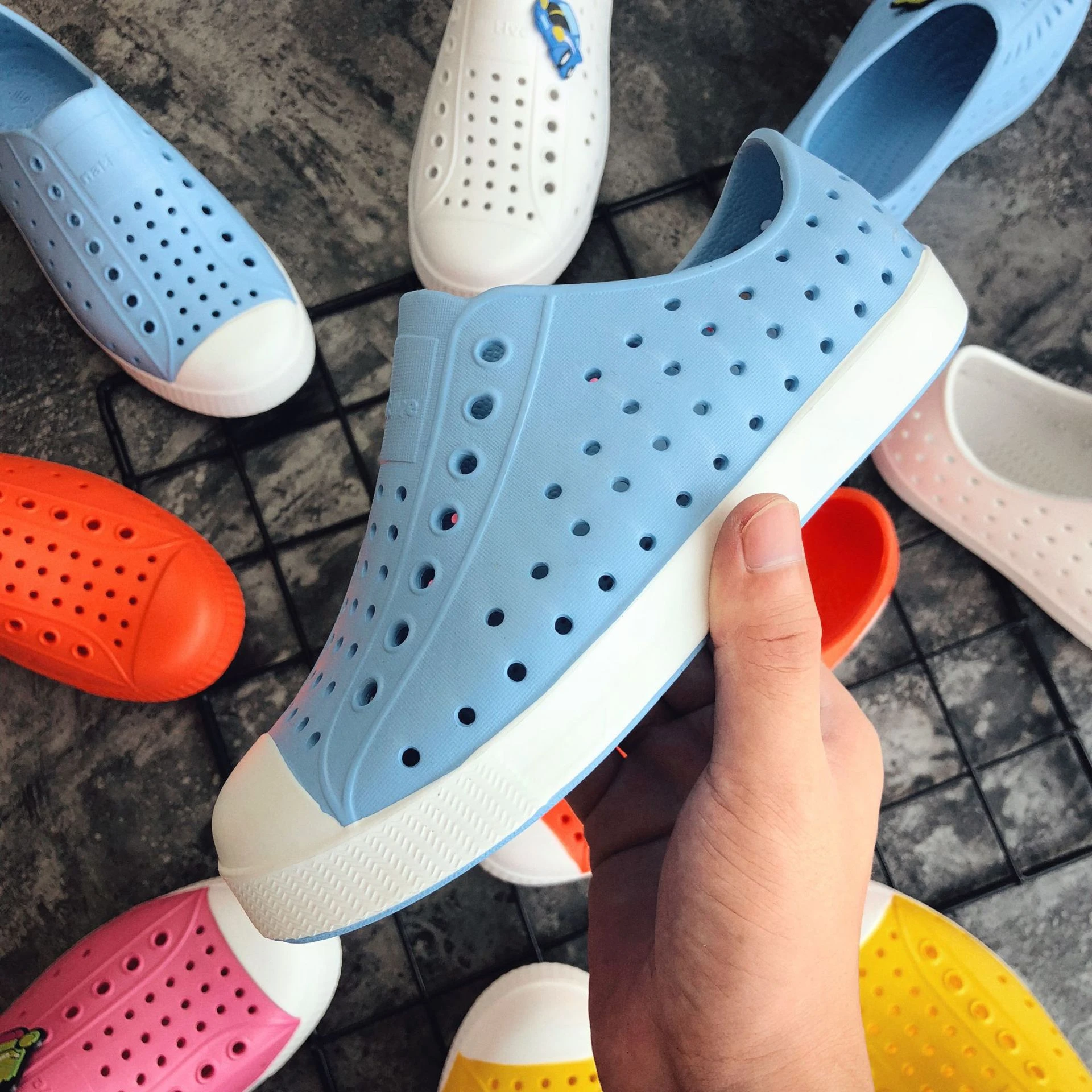 Zapatillas de deporte antideslizantes Unisex para niños, zapatos de con agujeros niñas y niños, sandalias impermeables para jugar al aire libre en el patio, verano|Zapatillas deportivas| - AliExpress