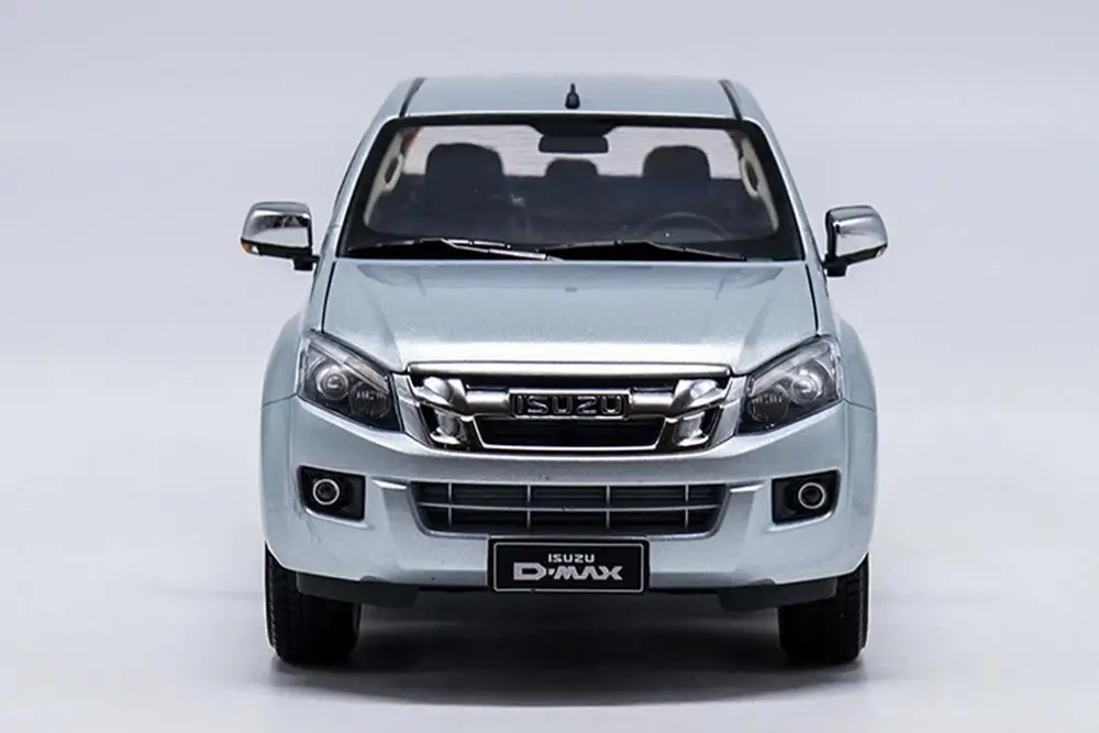 1/18 ISUZU D-MAX пикап серебряный литой автомобиль модельные игрушки, коллекционные подарок в коробке