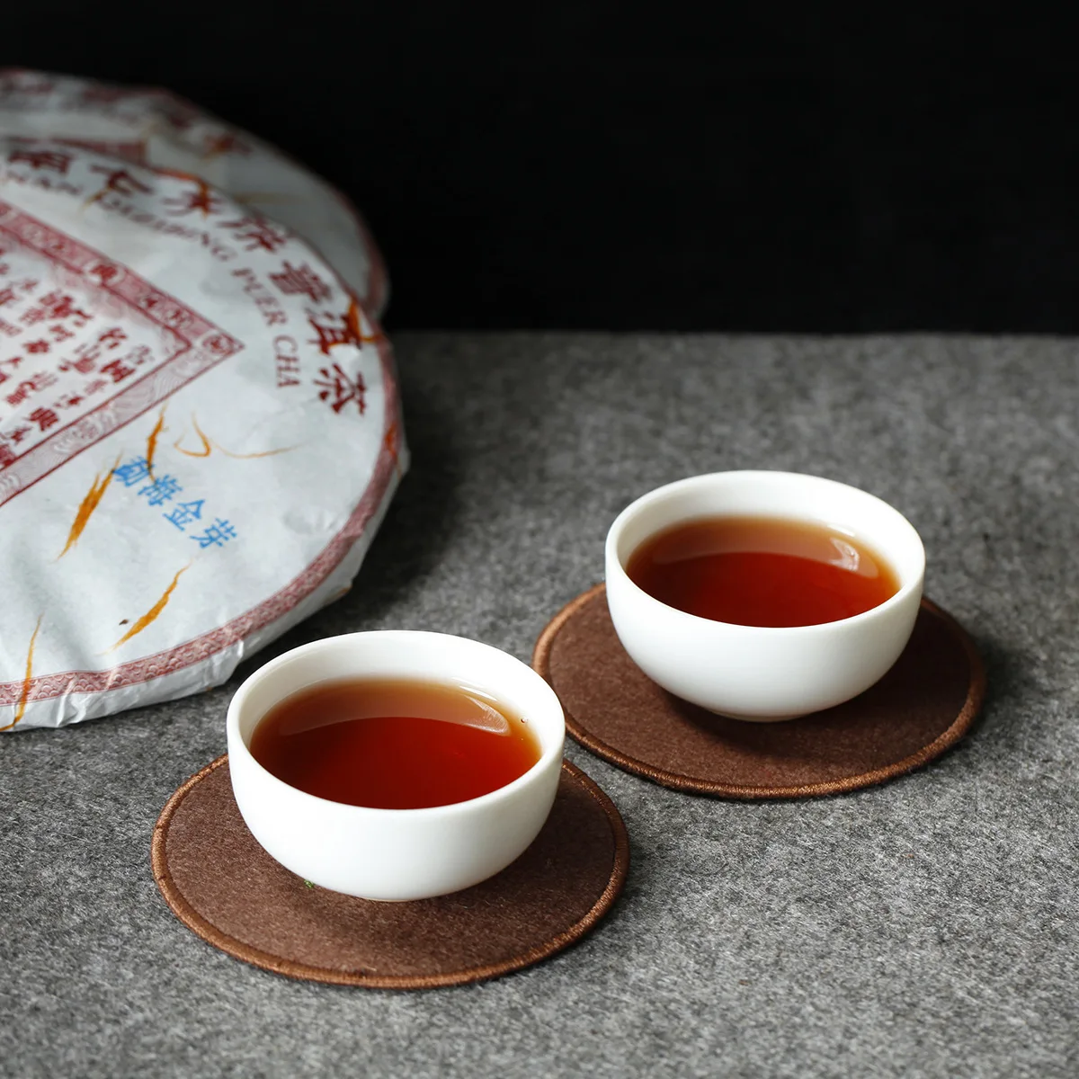 Юньнань Пуэр чай весенний чай менхай золотой бутон чай император Дашу приготовленный чай 357 г семизерный торт