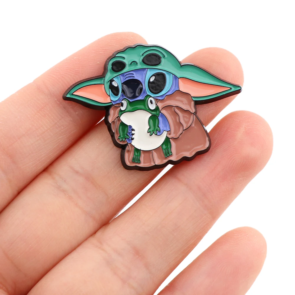 Épingles en émail en métal de dessin animé de point, broche de bébé Yoda, badges mignons de grenouille, épinglette de chemise en denim en métal, accessoires de bijoux, LB2923