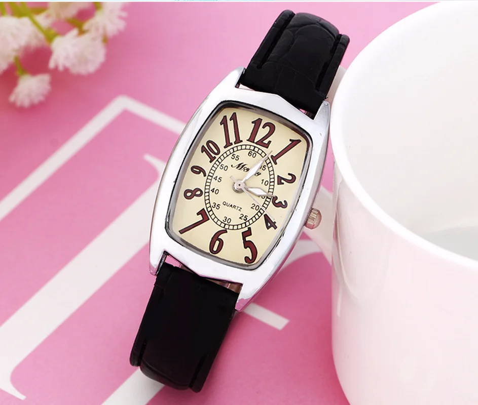 

Ms popular leisure fashion square watch students casks little red table gift table