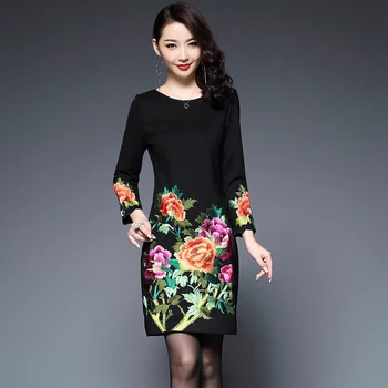 

Spring and Autumn Retro Large Size Embroidered Ethnic Mother Wear Package Hip Skirt Wedding Dress Middle-aged Women's Round Neck