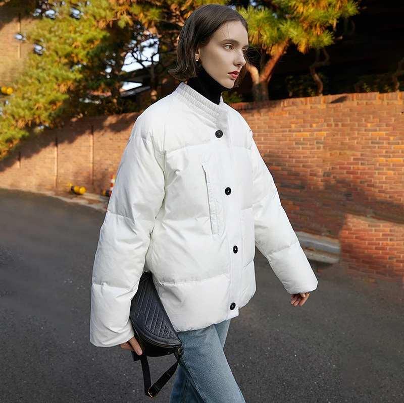 [EAM] Loose Fit White Brief Big Size Down Jacket New Long Sleeve Warm Women Parkas Fashion Tide Autumn Winter 1M597
