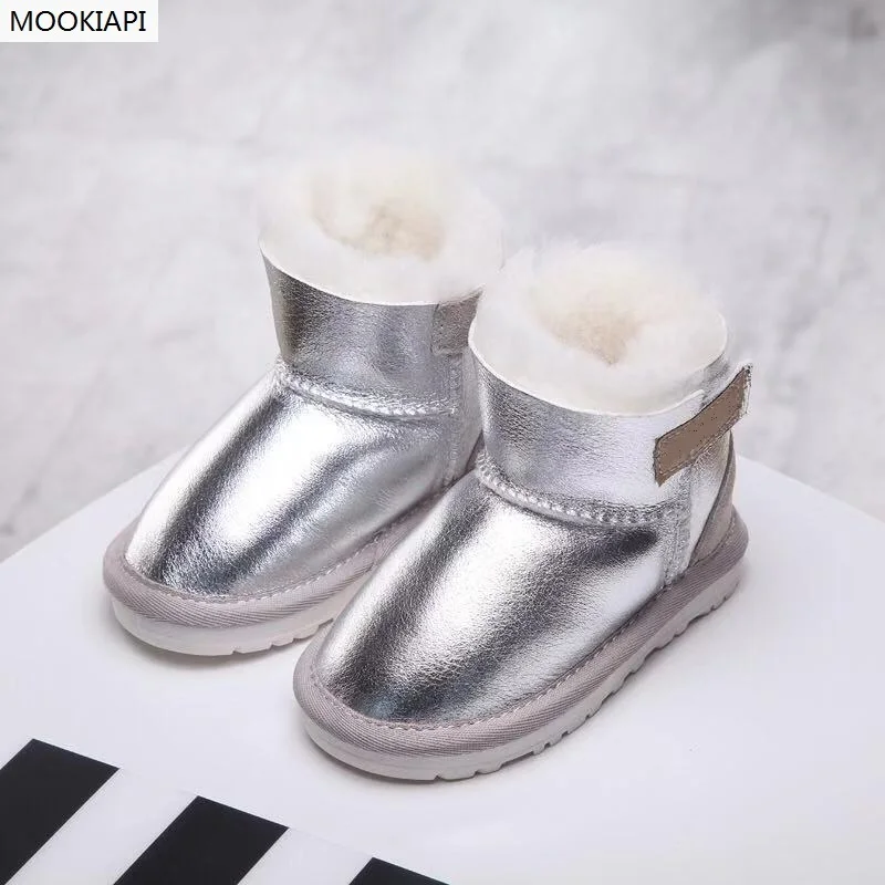 

In 2019, Europe's newest sheepskin and fur children's snow boots, pure wool children's fashionable snow boots, three colors,