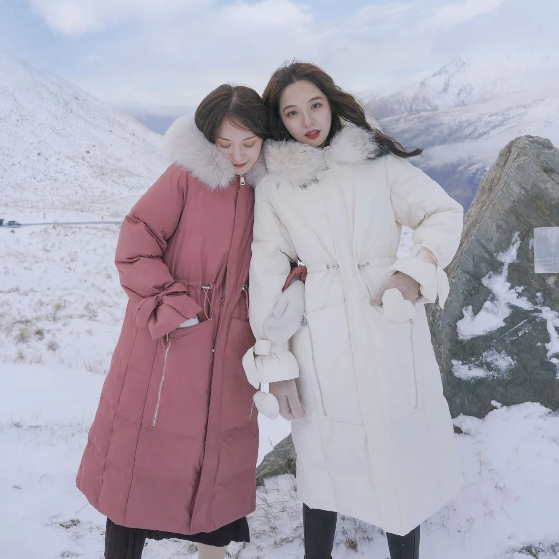 

Photo Shoot Main Push CHIC Off-white Hooded Large Fur Collar Waist Hugging Cuff with Strap Best Friend down Coat Cotton Overcoat