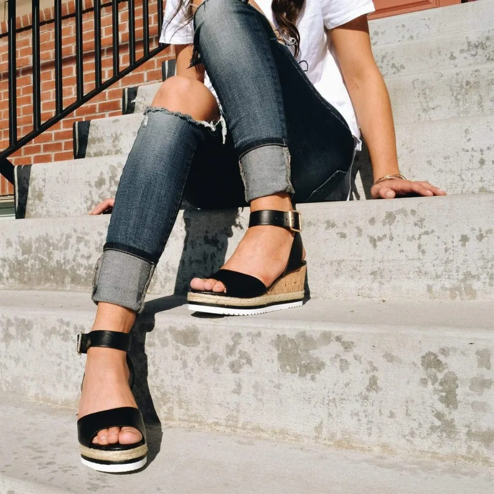 Новинка Модные женские сандалии Сезон лето Лидер продаж Женские с открытым