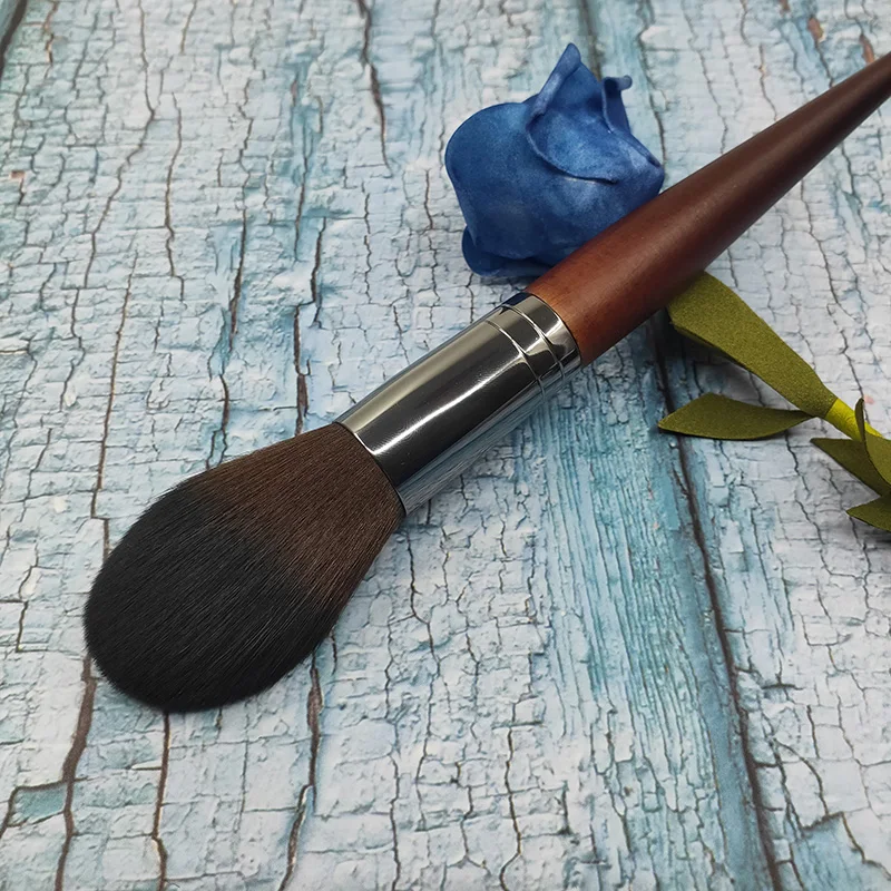 

High-end Retro Wooden Handle Makeup Brush Super soft Highlight brush Blush mixed loose Powder brush Professional Makeup Tools