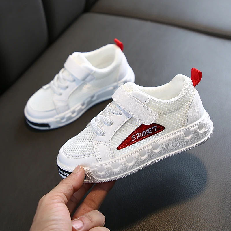 Сезон весна лето Детская спортивная обувь Модные сетчатые дышащие кроссовки для