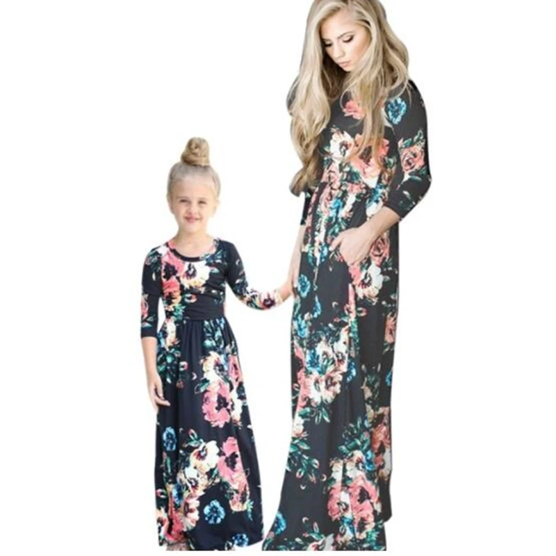 Модные платья с длинными рукавами для всей семьи; платье с цветочным рисунком для мамы и дочки; Одинаковая одежда для всей семьи; одежда для мамы и меня