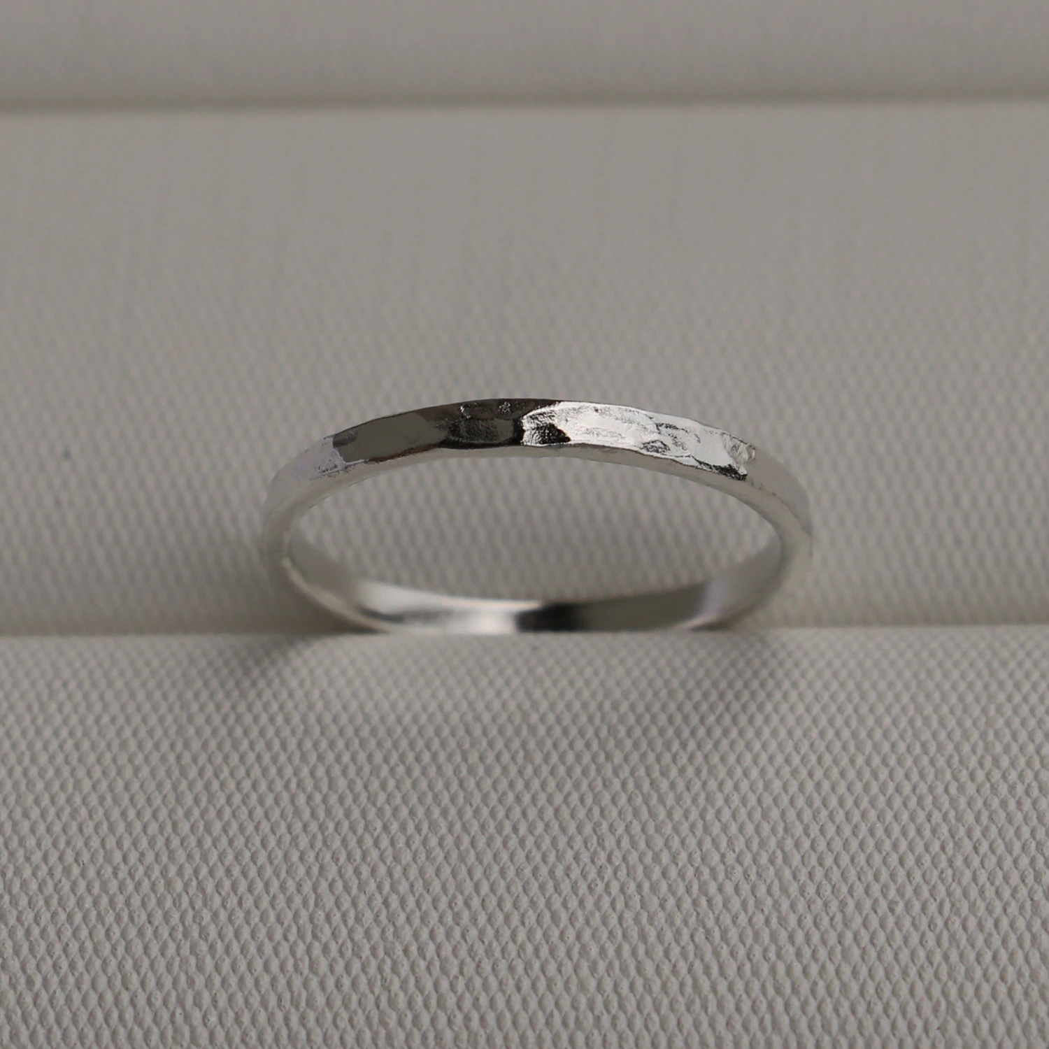 Твердое кольцо из серебра 925 пробы с молотком 2 мм|hammered ring|ring ringring 2mm |