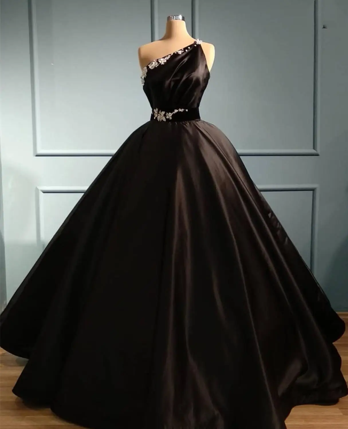 Женское атласное выпускное платье Черное на одно плечо женские вечерние платья с кристаллами расшитые бисером Бальные платья очаровательные vestidos elegantes Макси платье