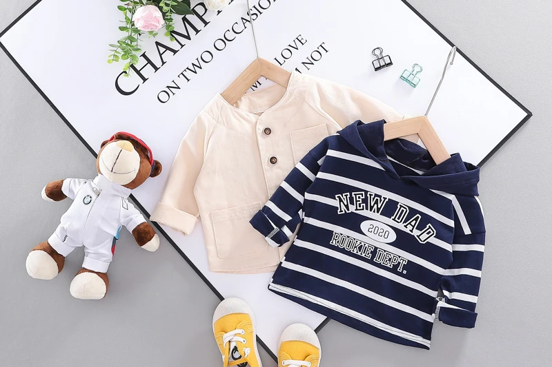 HYLKIDHUOSE/комплекты одежды для малышей г. Весенняя повседневная одежда для маленьких мальчиков полосатая футболка с капюшоном, рубашка-пальто, джинсы комплект из 3 предметов