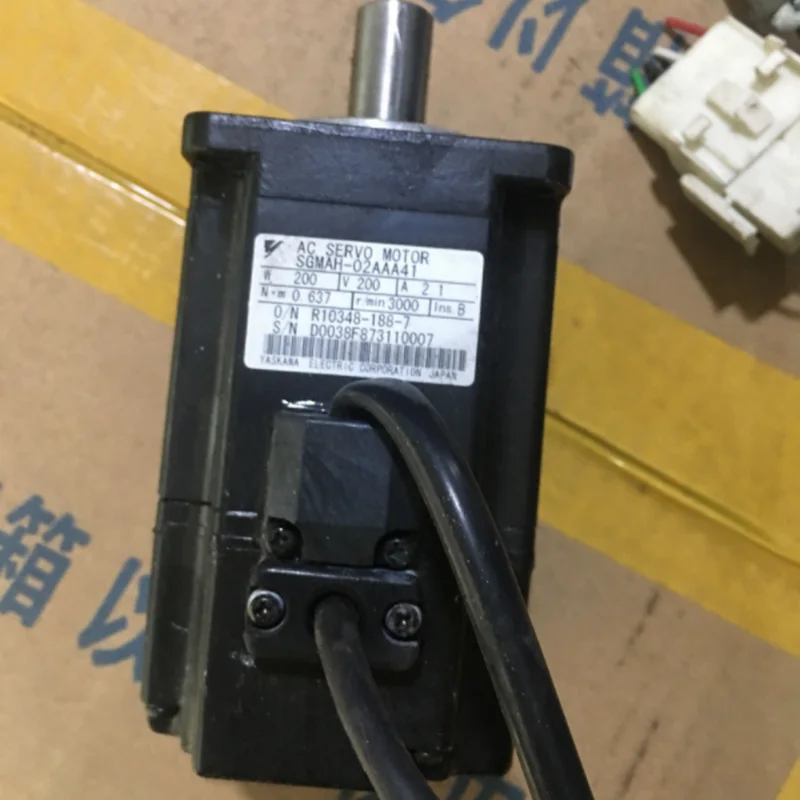Использованный протестированный рабочий SGMAH-02AAA41 серводвигатель переменного тока