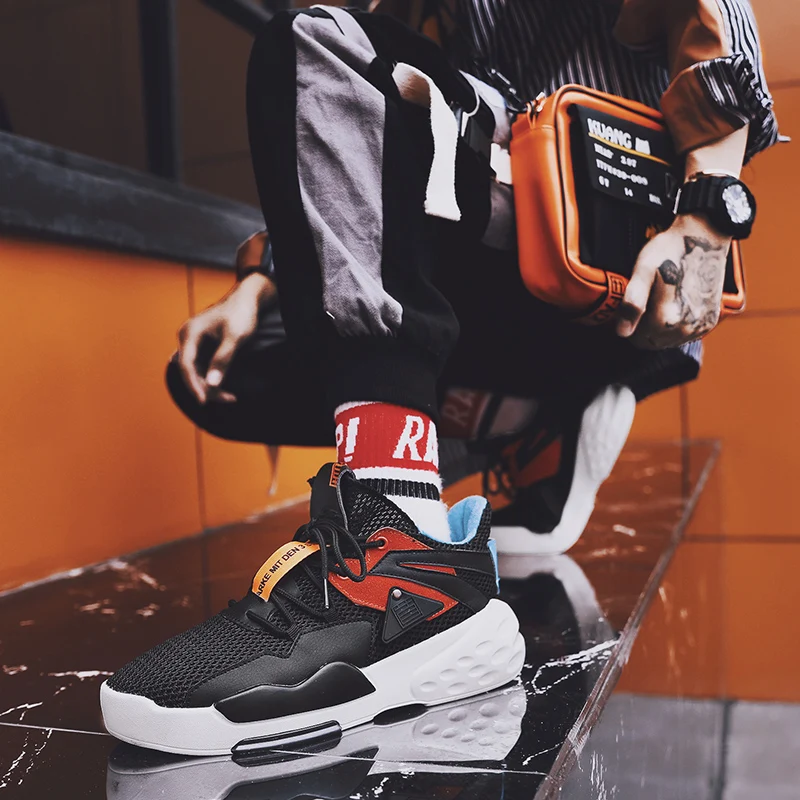 men track shoe
