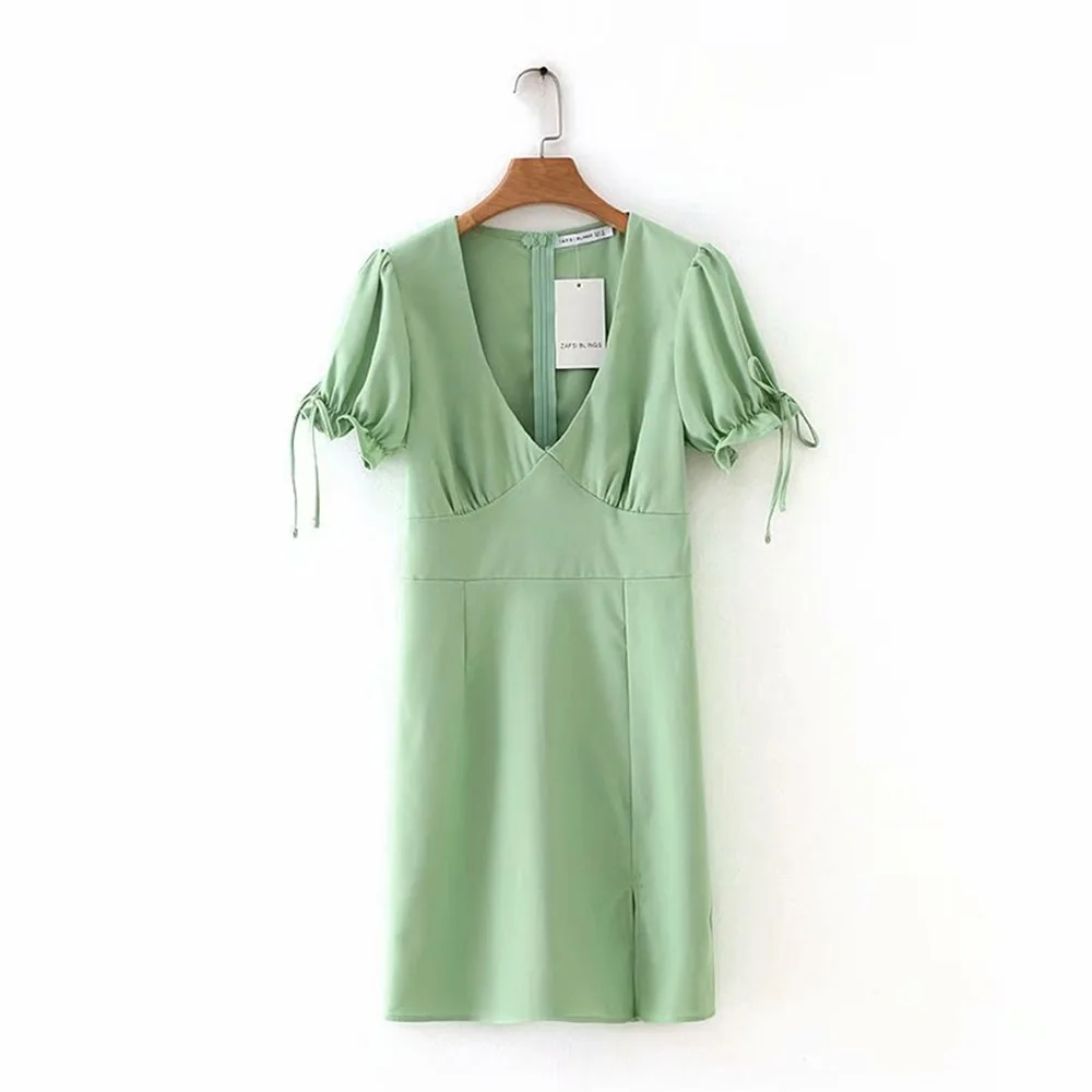Женское Короткое приталенное платье с разрезом весеннее тонкое зеленое из