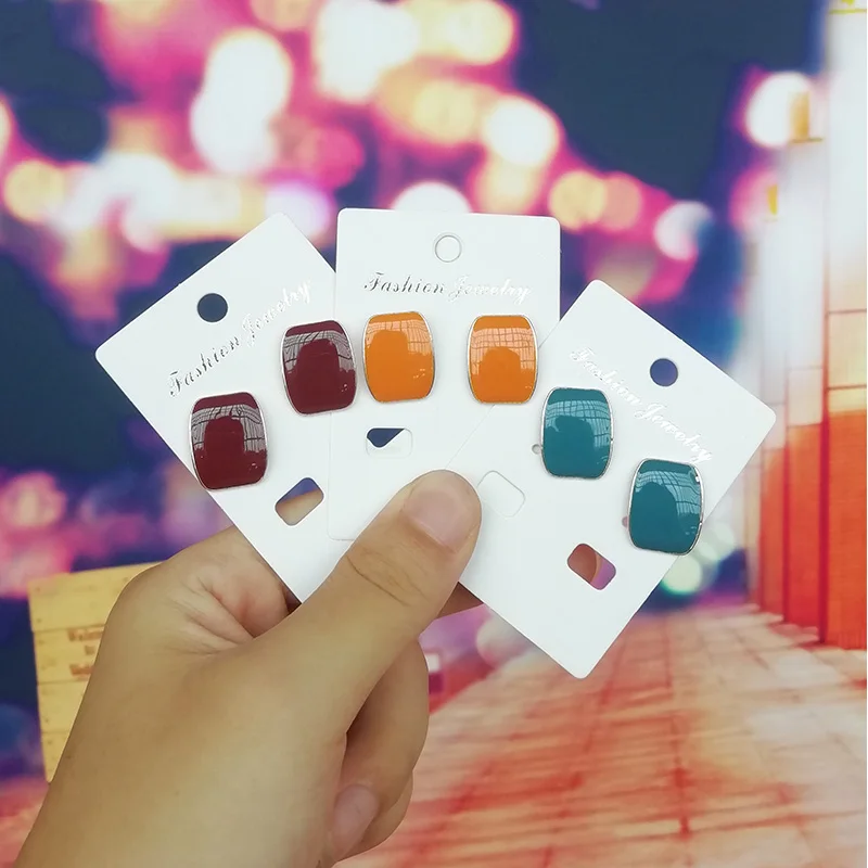 

New Women's Earrings Colorful Metal Shake Simple Charm Geometric Stud Earrings Suitable for Winter Jewelry Gifts 2019 Hot