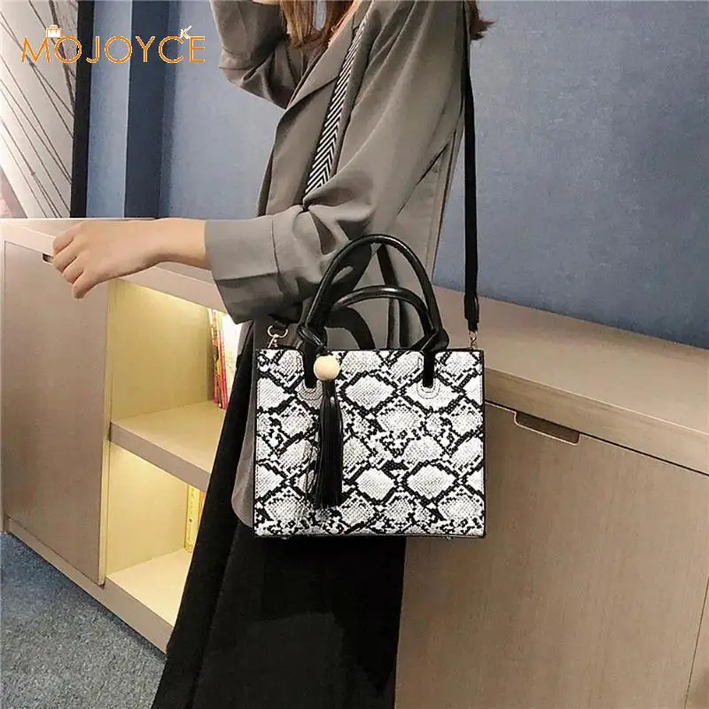 

Retro Serpentine Chain Squire Bag Women Handbags Printed Small PU Leather Shoulder Crossbody Bags Tassel Shoulder Messenger Bag