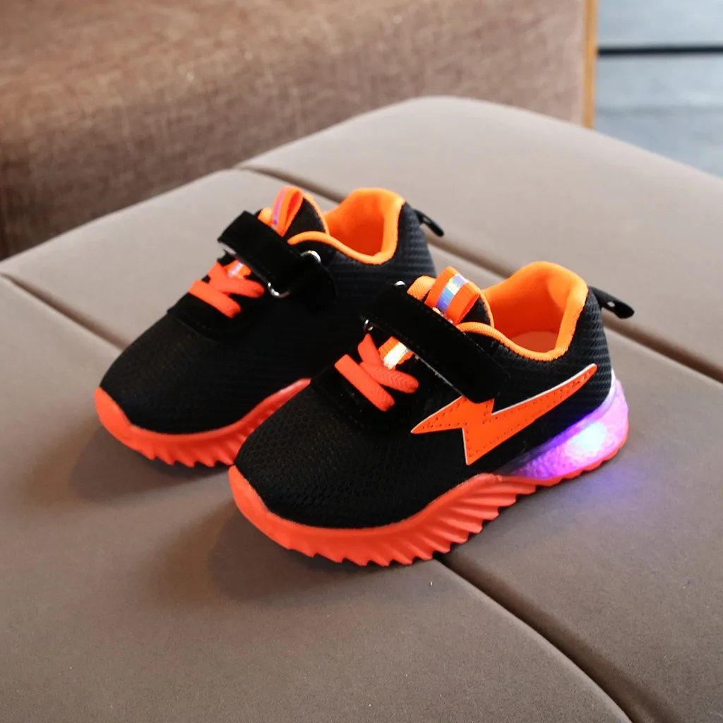 Лидер продаж; детская обувь для маленьких девочек; Новинка года; дышащие сетчатые спортивные кроссовки со светодиодной подсветкой