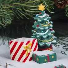 

50%HOTChristmas Figurine Fine Workmanship Adorable Resin Table Display Ornament Christmas Tree Gift Box Figurine for Home