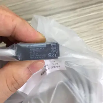 

Diffuse small square photoelectric switch XUM5ANCNL2 XUM5APCNL2 built-in amplification sensor
