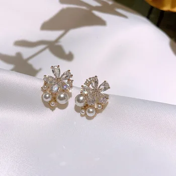 

Sweet Shining Crystal Flower Stud Earrings Elegant Rhinestone Flower Leaf Earrings Women Accessories Fashion Jewelry