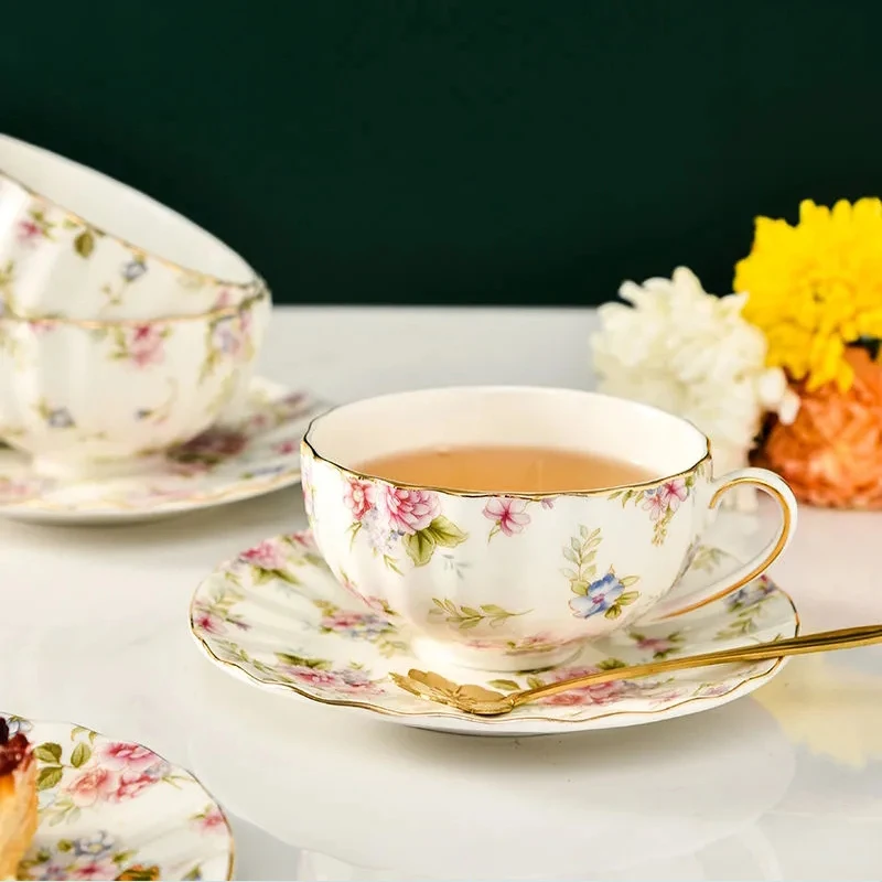 Ceramic Coffee Cup Set British Style Bone China Golden edge Tea Cup Saucer Spoon ceramic coffee cup set